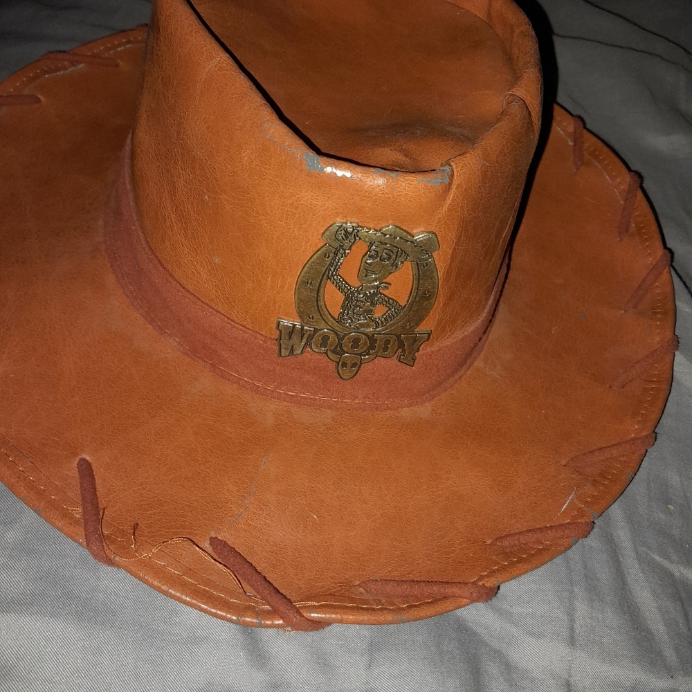 Woody hat